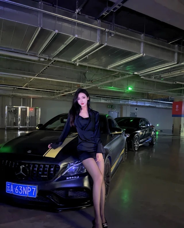 奔驰AMG C 43 4MATIC展示图2