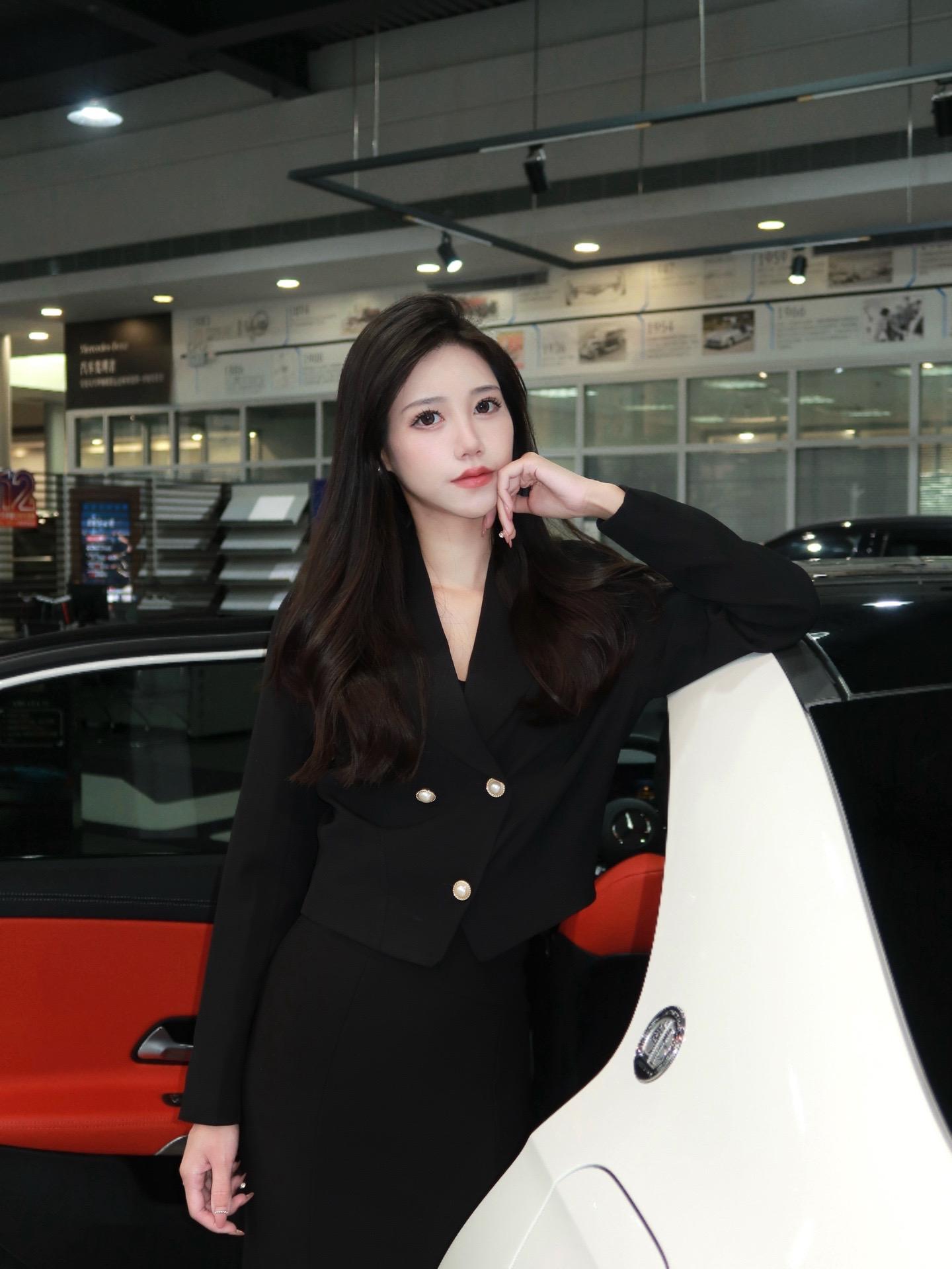 奔驰AMG C 43 4MATIC展示图2