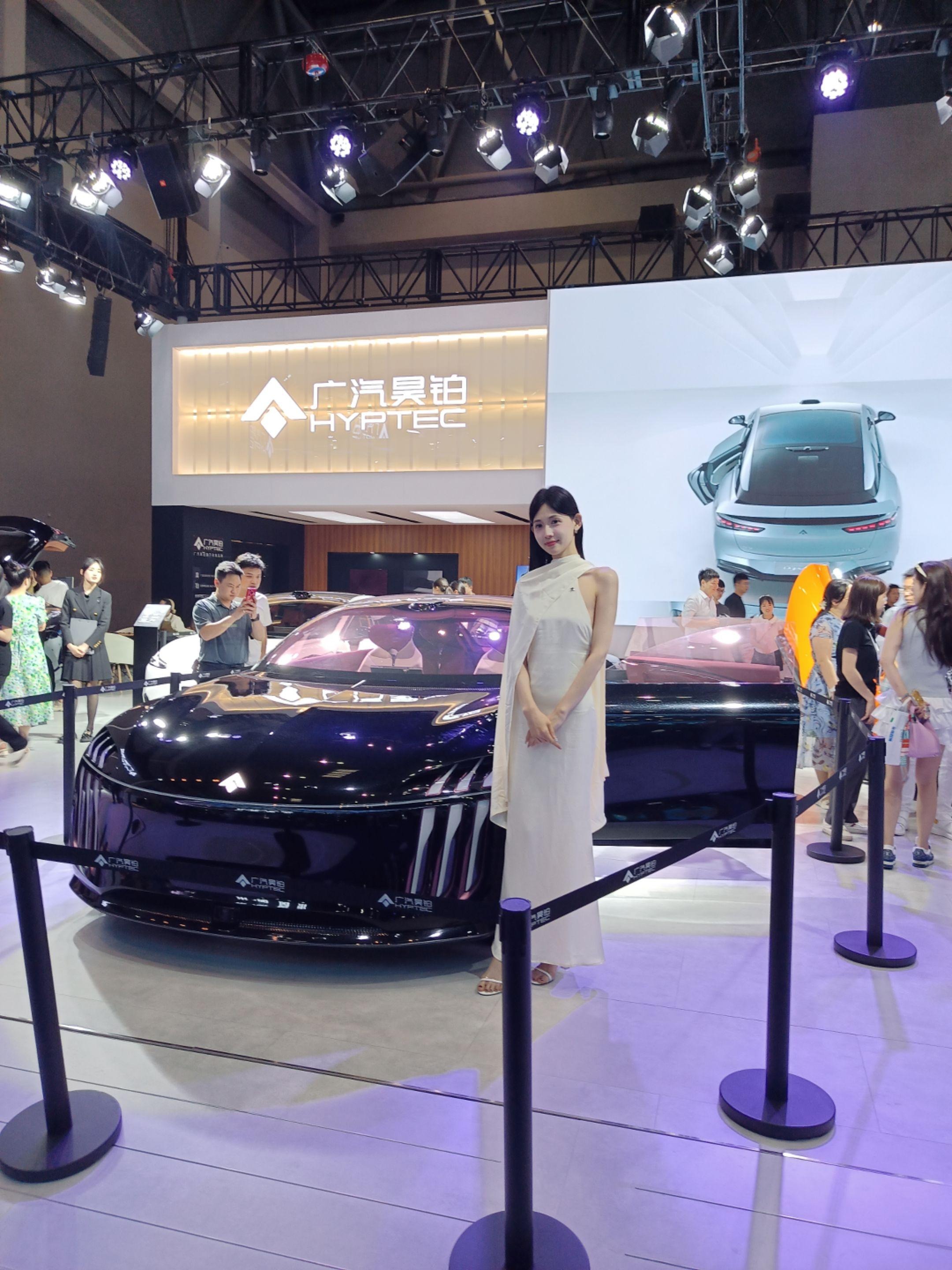 昊铂HL700 Ultra六座四驱激光雷达版展示图1