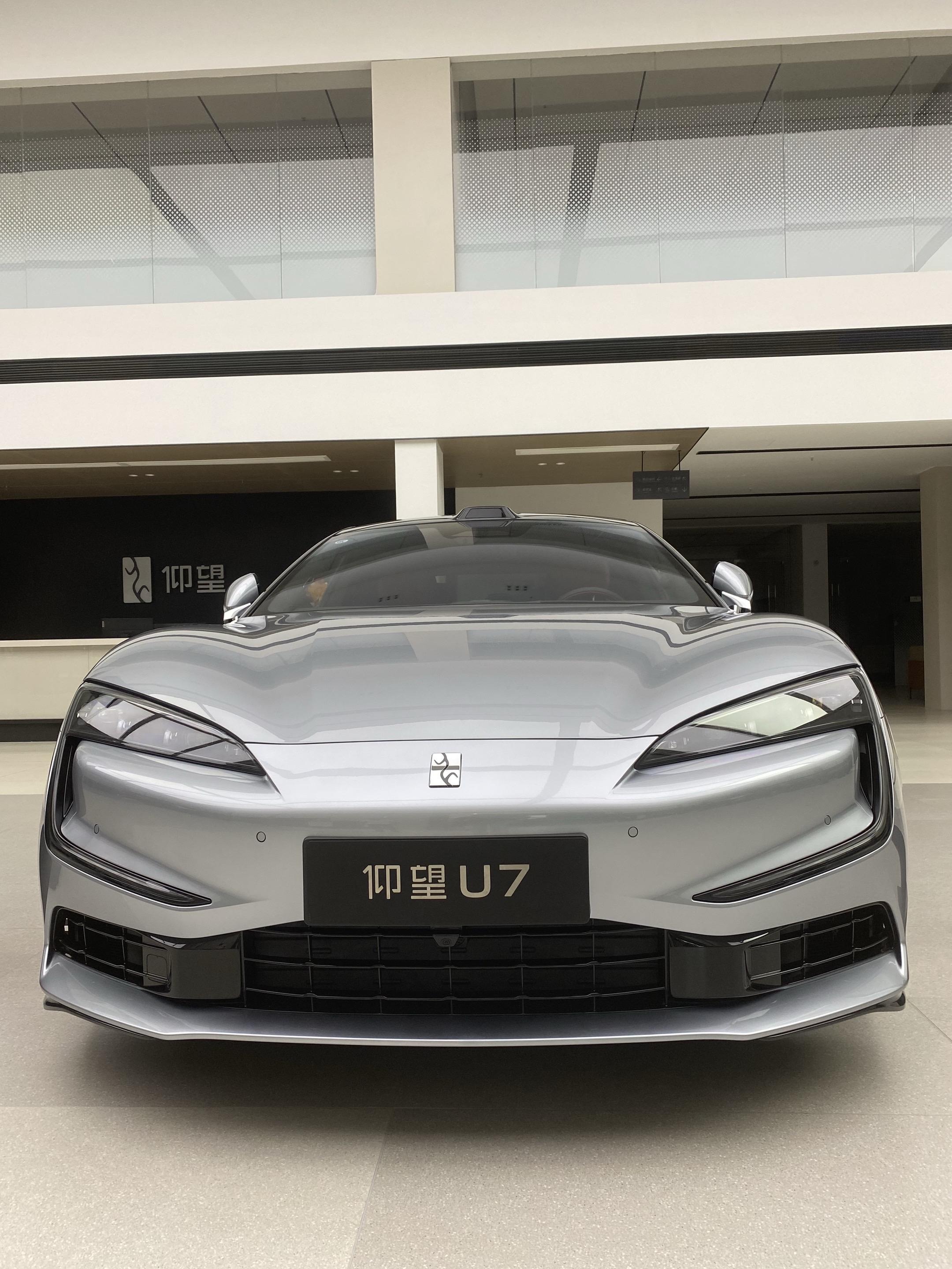 仰望U7 PHEV五座豪华版展示图3