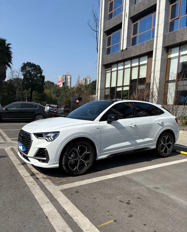 奥迪Q3 Sportback(进口)基本型展示图1
