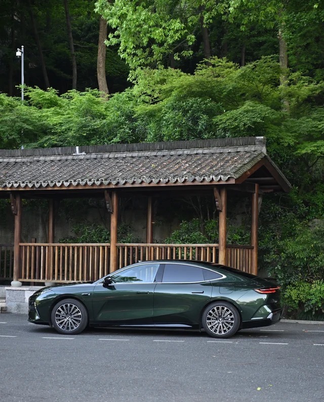 银河星耀8 PHEV225km EM-i 远航家远洋版展示图2