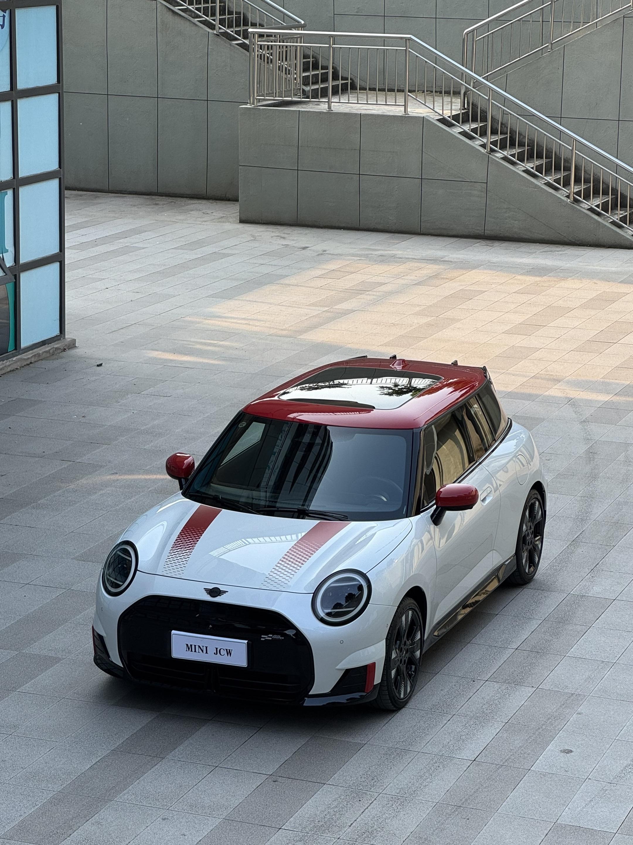 电动MINI JCWJOHN COOPER WORKS展示图1