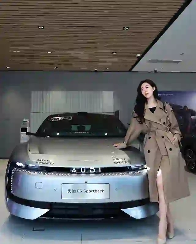 奥迪A5 e-hybridAvant S line展示图3