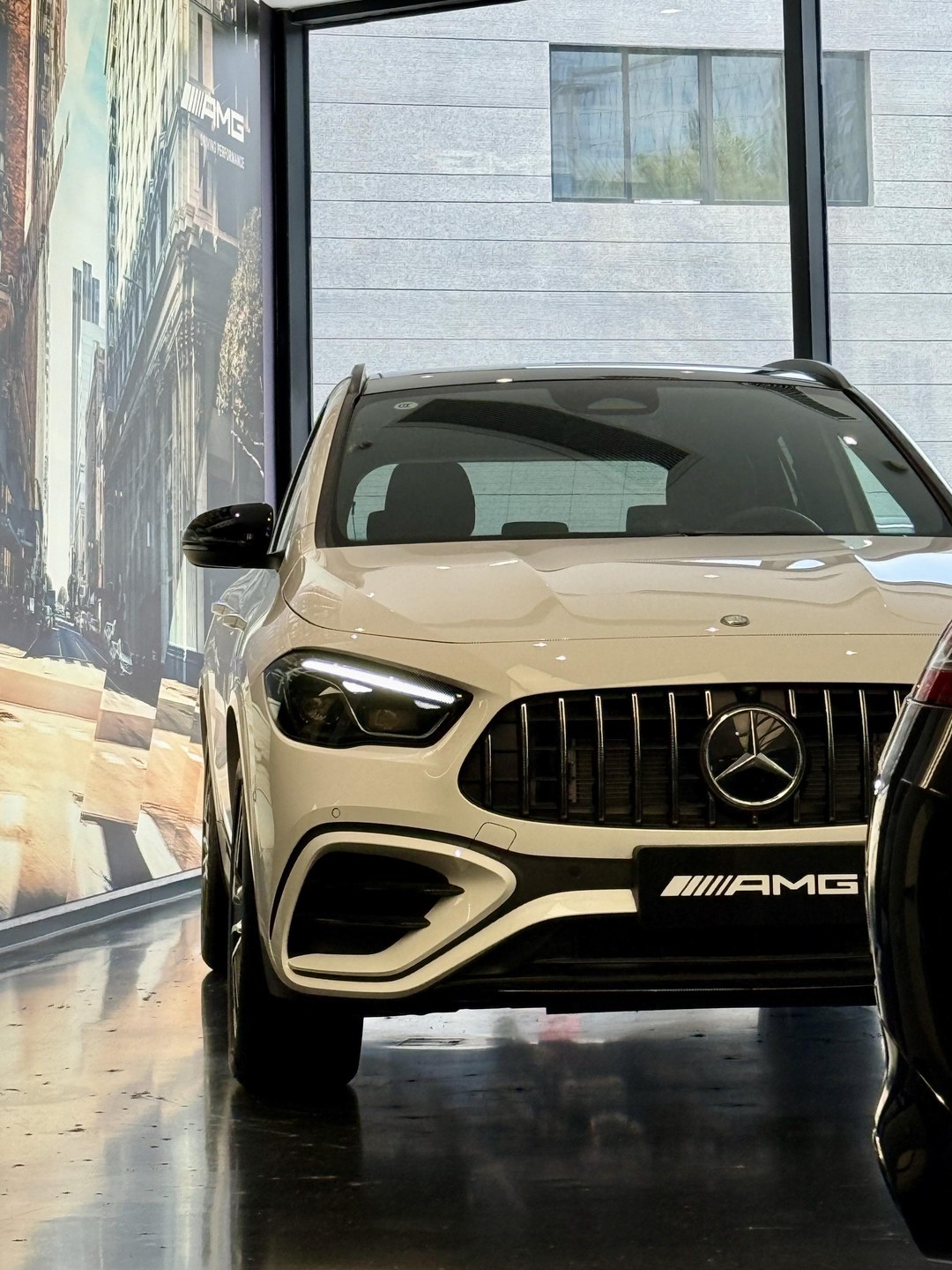 奔驰AMG GLA 35 4MATIC展示图3