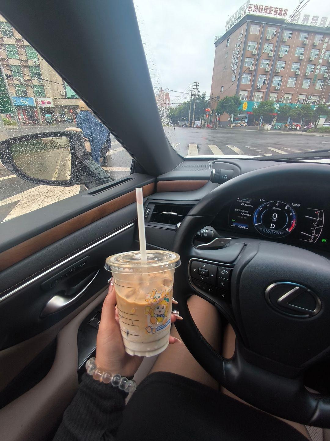雷克萨斯ES EV500e基本型展示图1