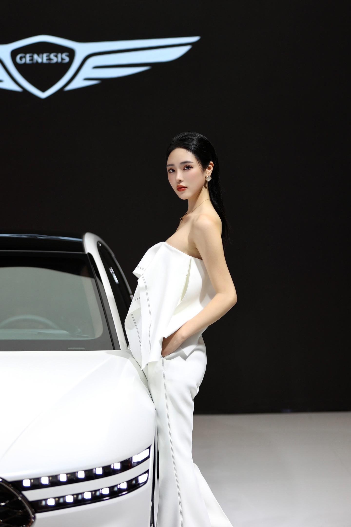 捷尼赛思GV100基本型展示图2