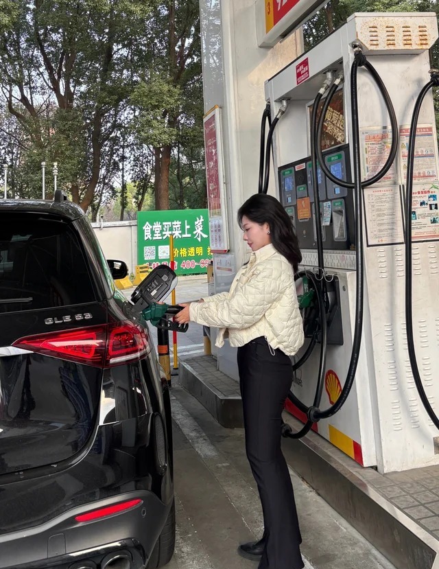 奔驰AMG GLE 53 4MATIC+展示图2