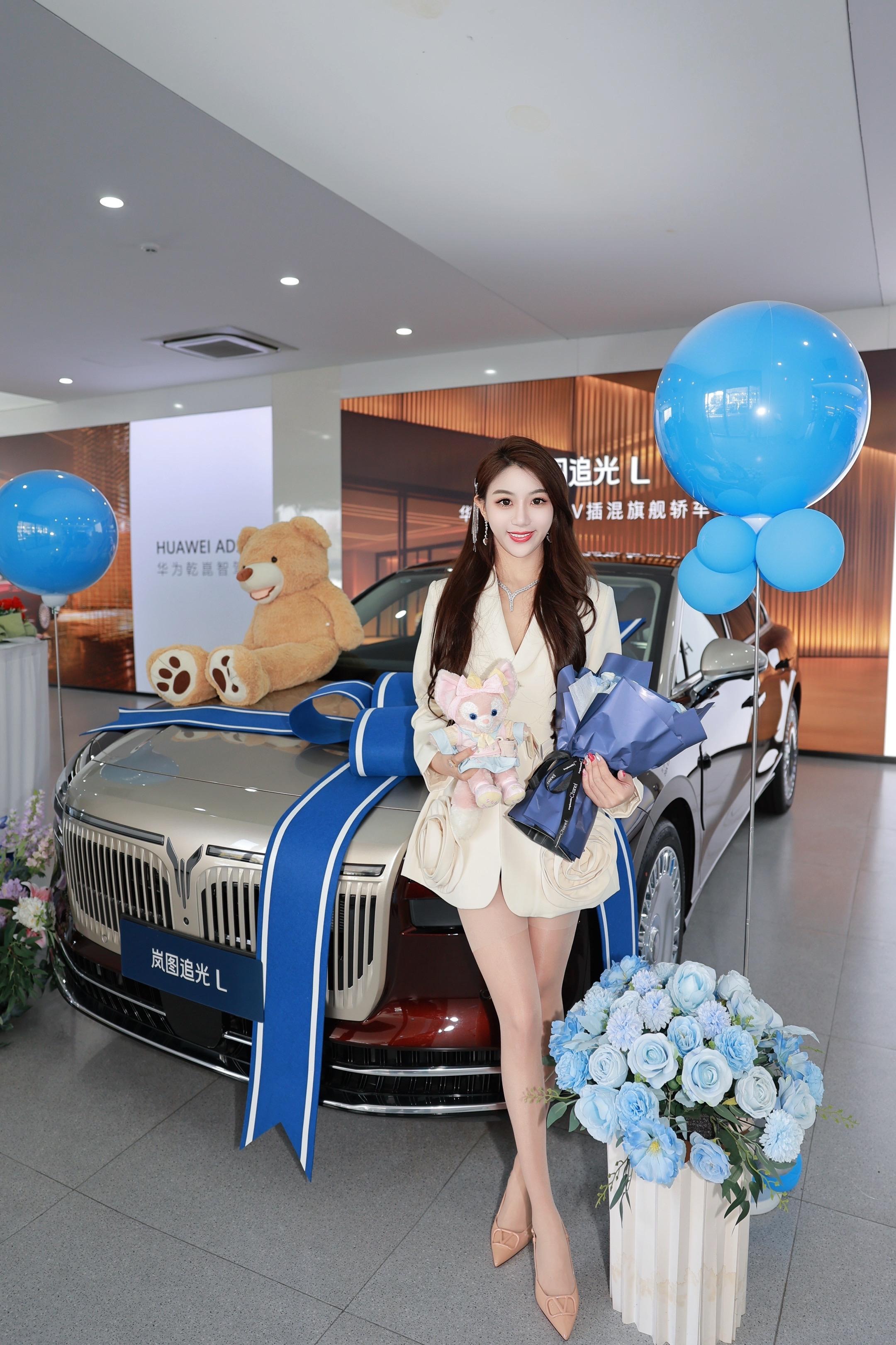 岚图追光L四驱Ultra展示图2