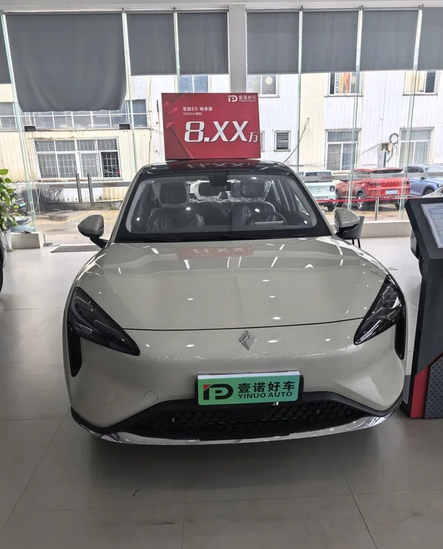宝骏E6500km 畅享版展示图1