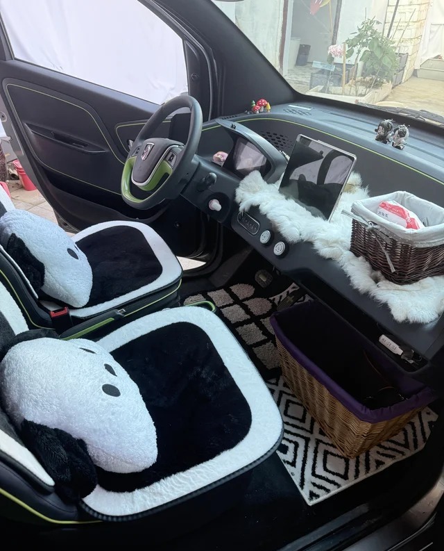 宝骏E6500km 畅享版展示图2