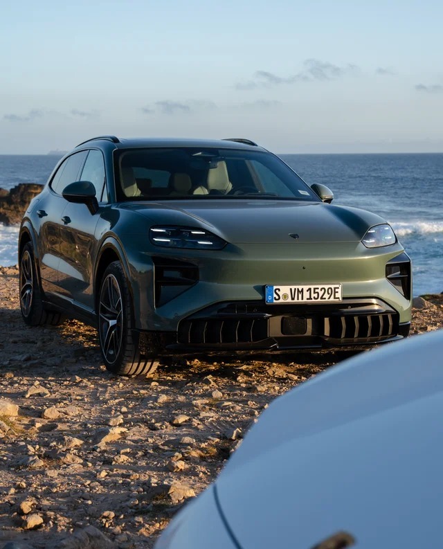 保时捷Cayenne Turbo展示图2