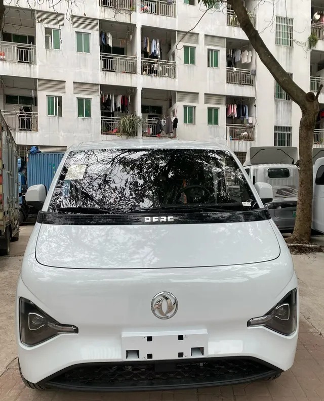 睿立达V8E舒适版 宁德53.58kWh 明窗版展示图1