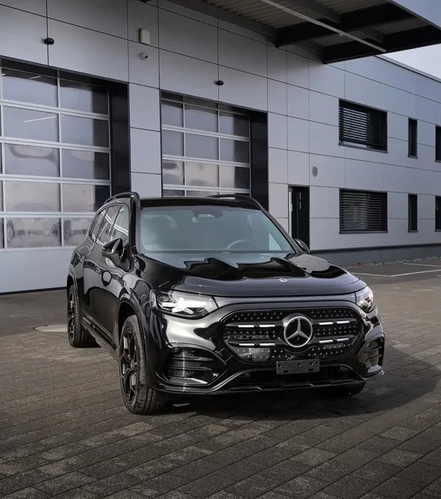 奔驰GLB 350 4MATIC 7座展示图2