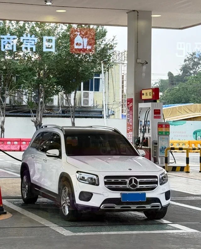 奔驰GLB 350 4MATIC 7座展示图3