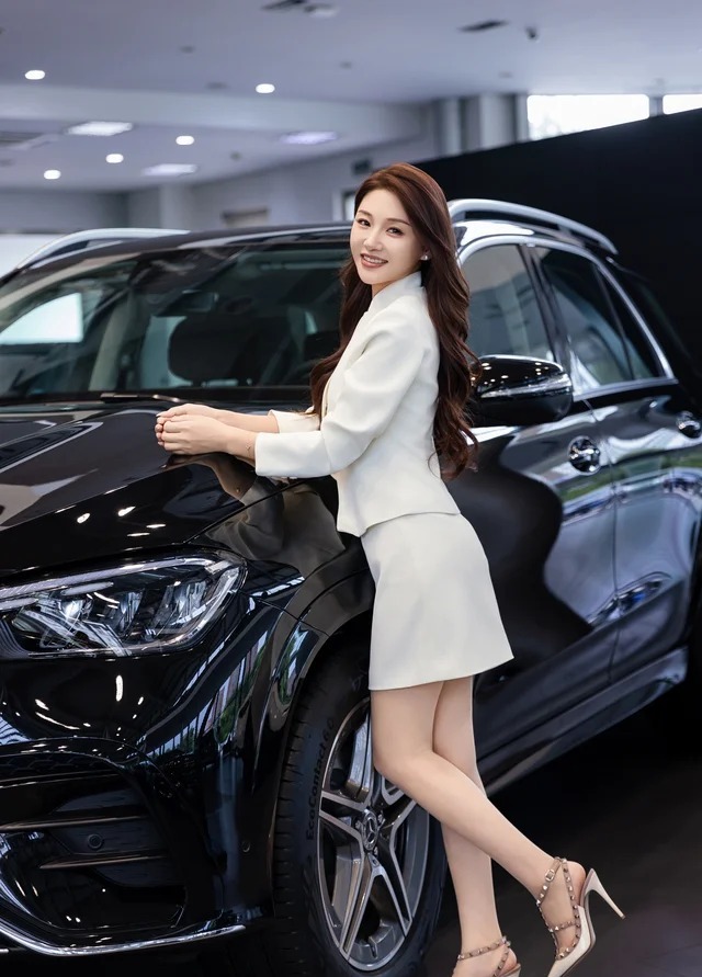奔驰GLEGLE 350 L 4MATIC 晖银版展示图3