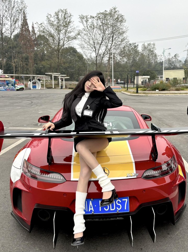 奔驰AMG GT 50 四门跑车中国特别版展示图1