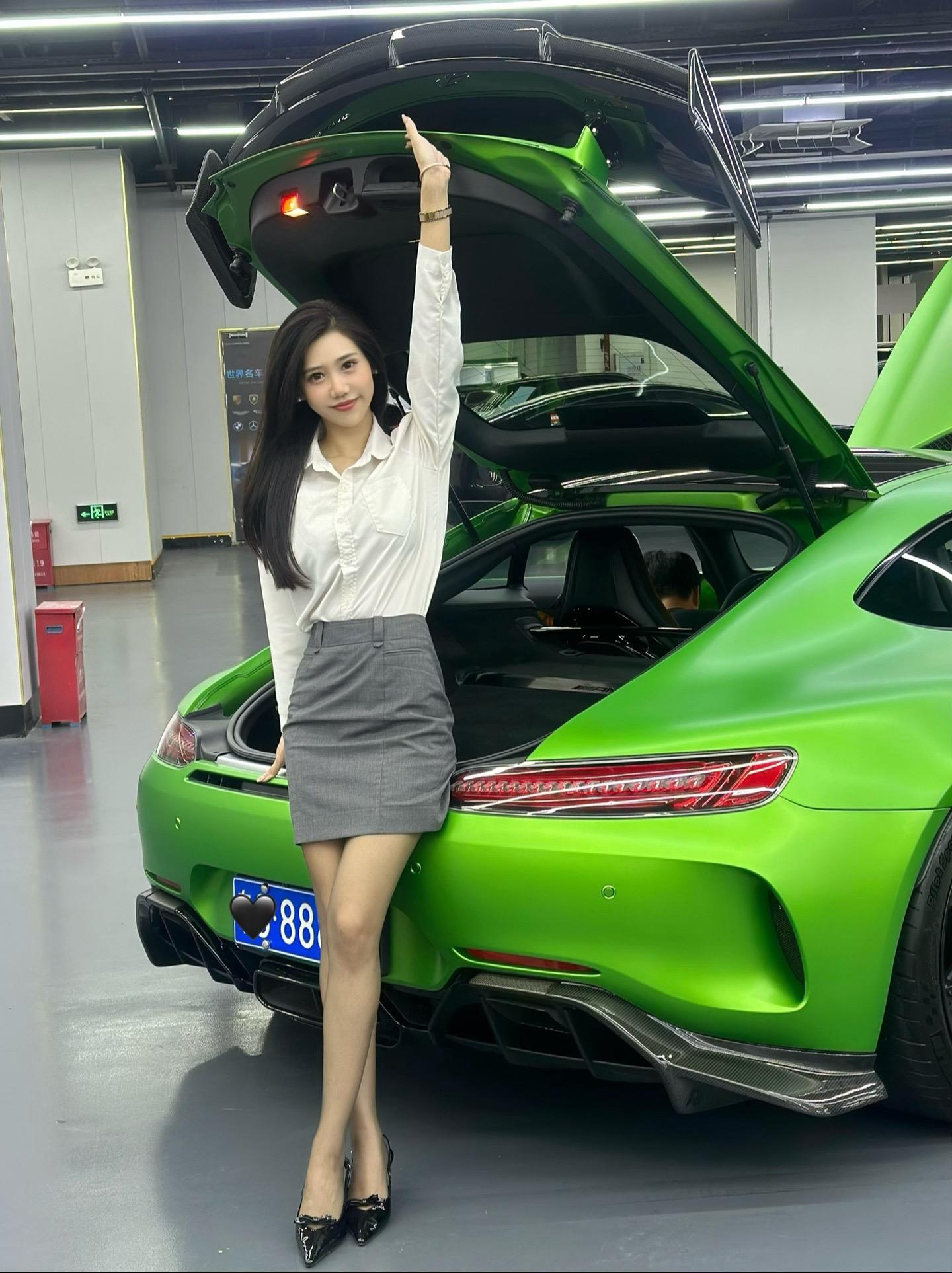奔驰AMG GT 63 4MATIC+展示图1