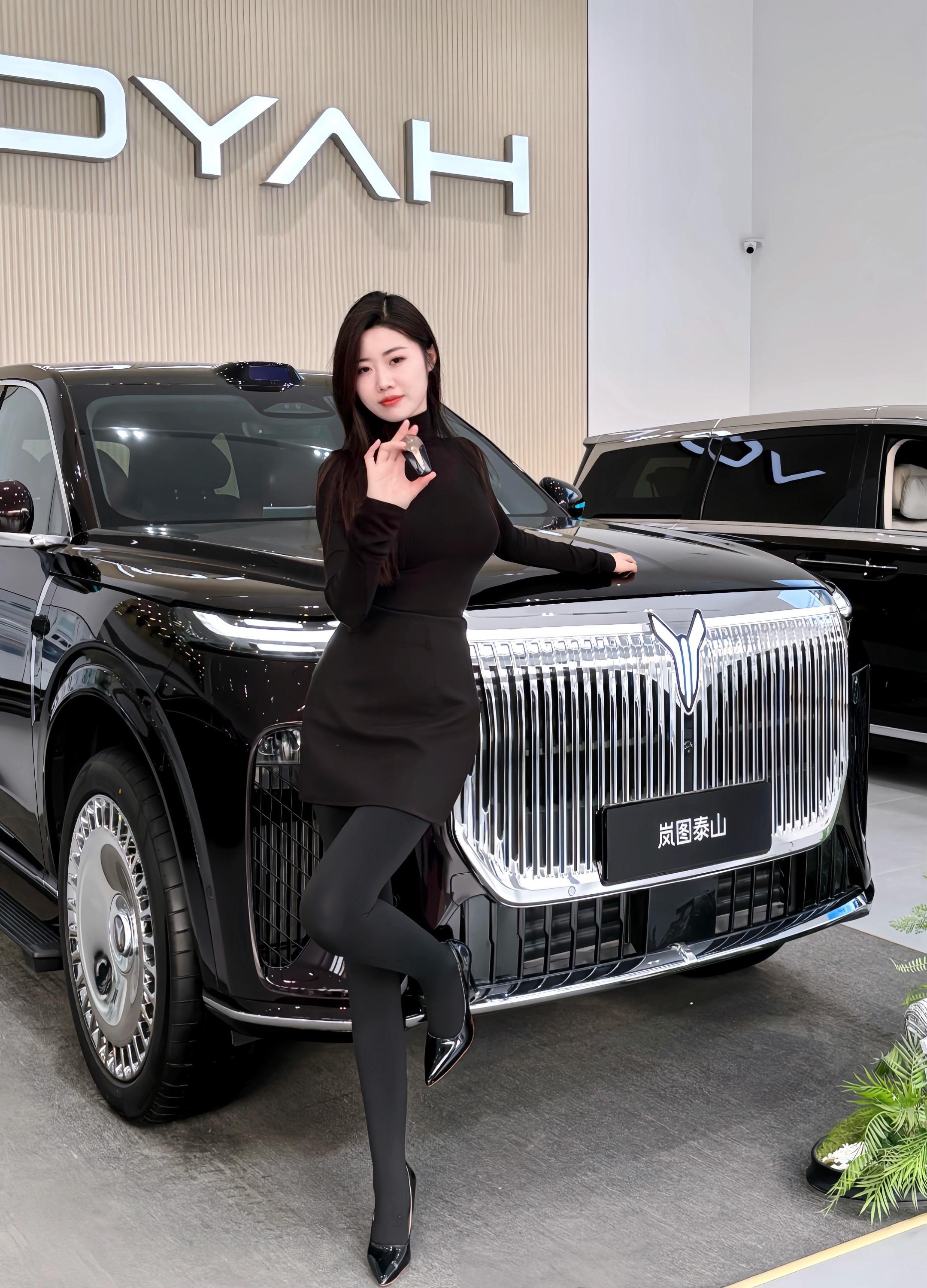 岚图泰山X8 EVULTRA展示图1