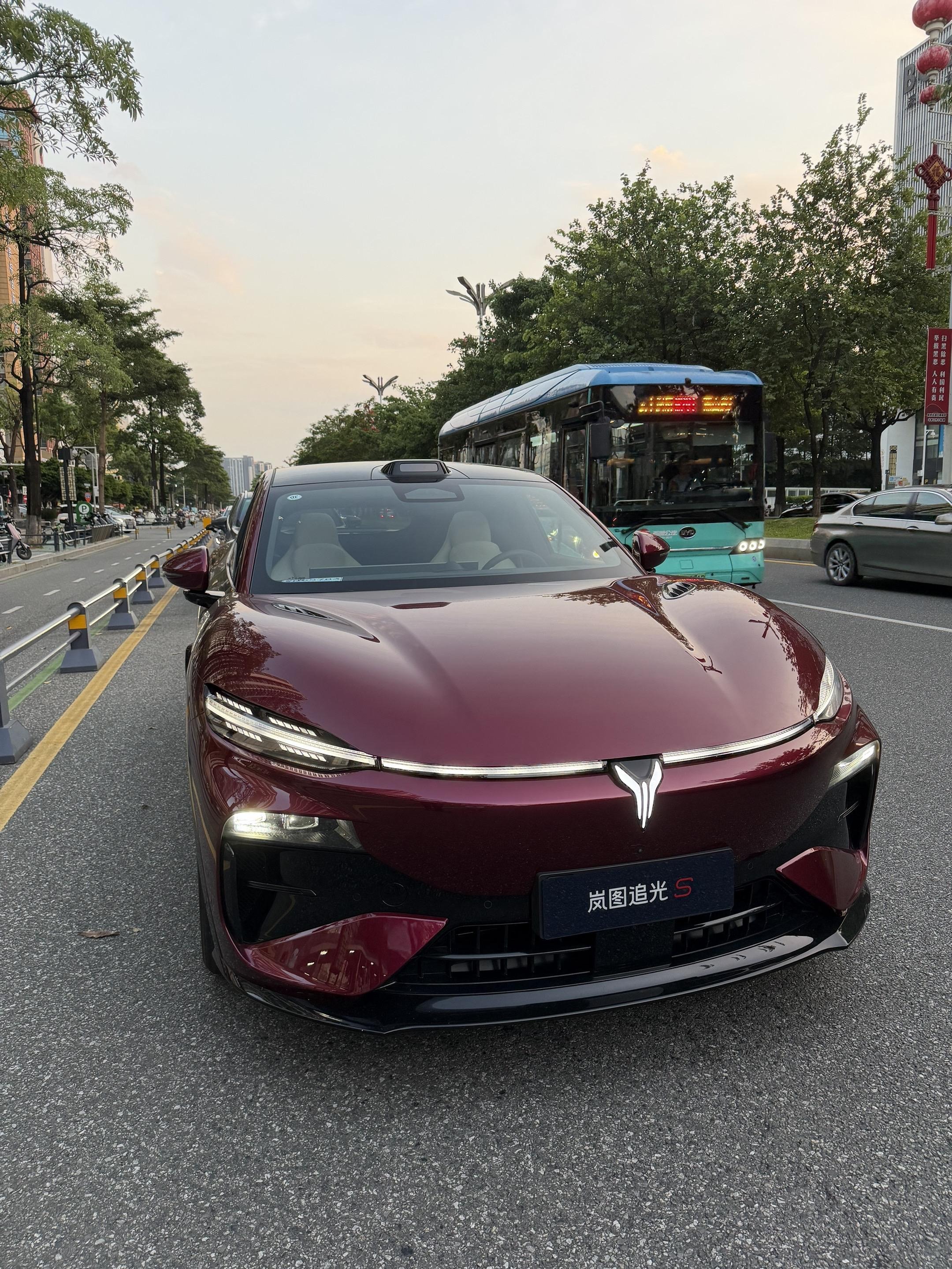 岚图追光S700 四激光四驱Ultra+展示图2