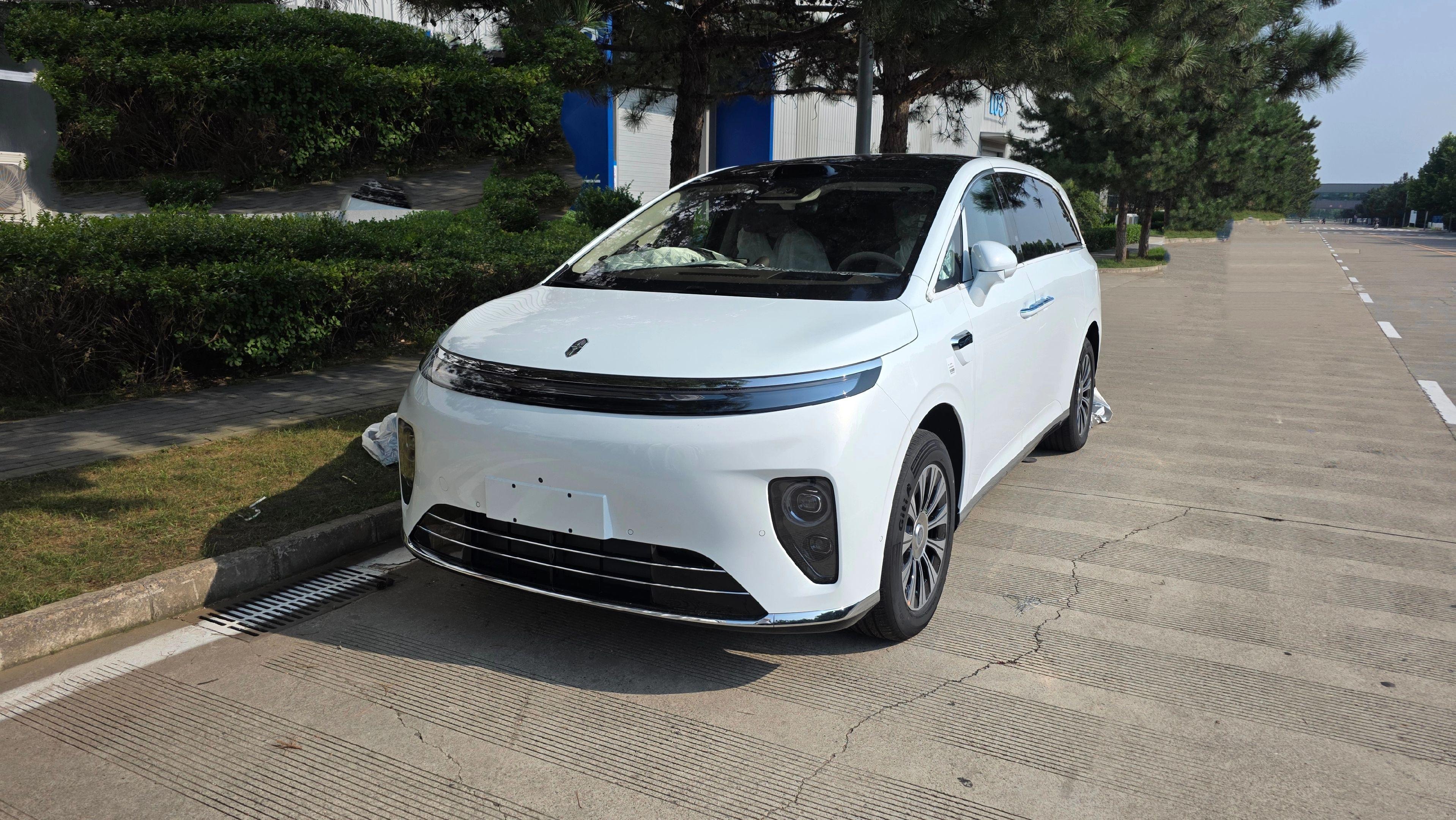 享界V8