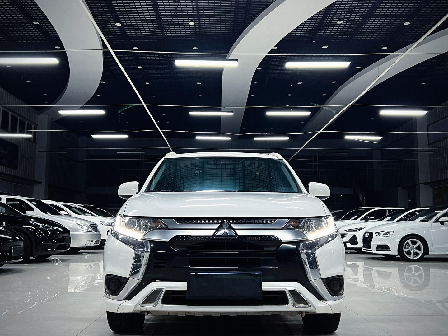 欧蓝德PHEV(进口)日本版展示图3