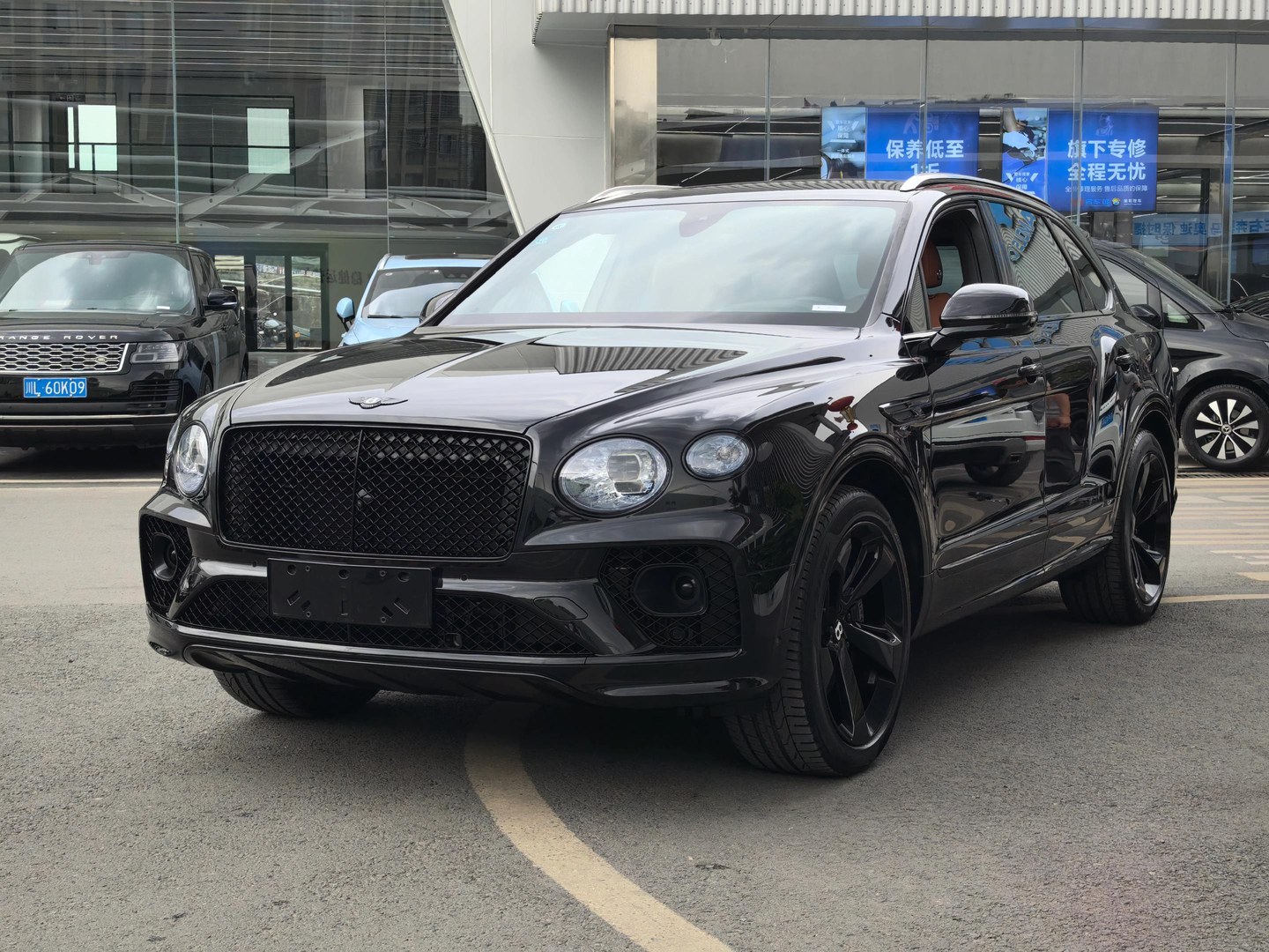 宾利添越PHEV3.0T 长轴距艺境版展示图2