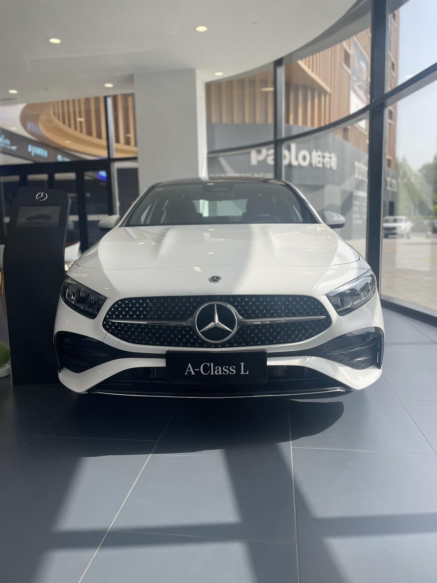奔驰A 180 L展示图1
