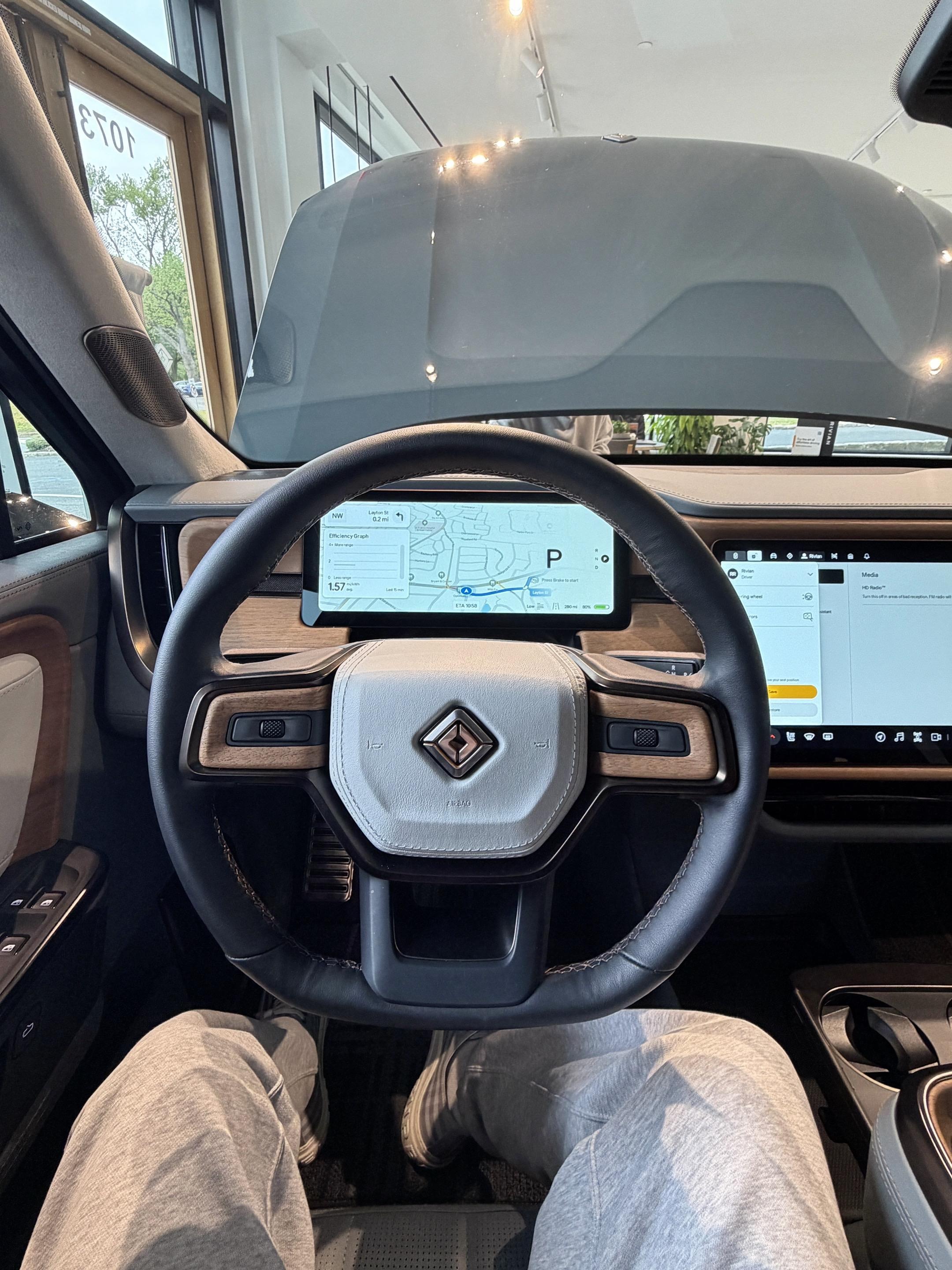 RIVIAN R1TCalifornia Dune展示图1