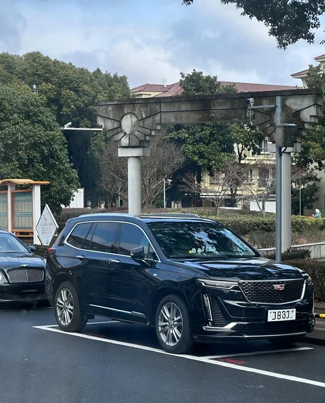 凯迪拉克XT62.0T 豪华行政经典版展示图1