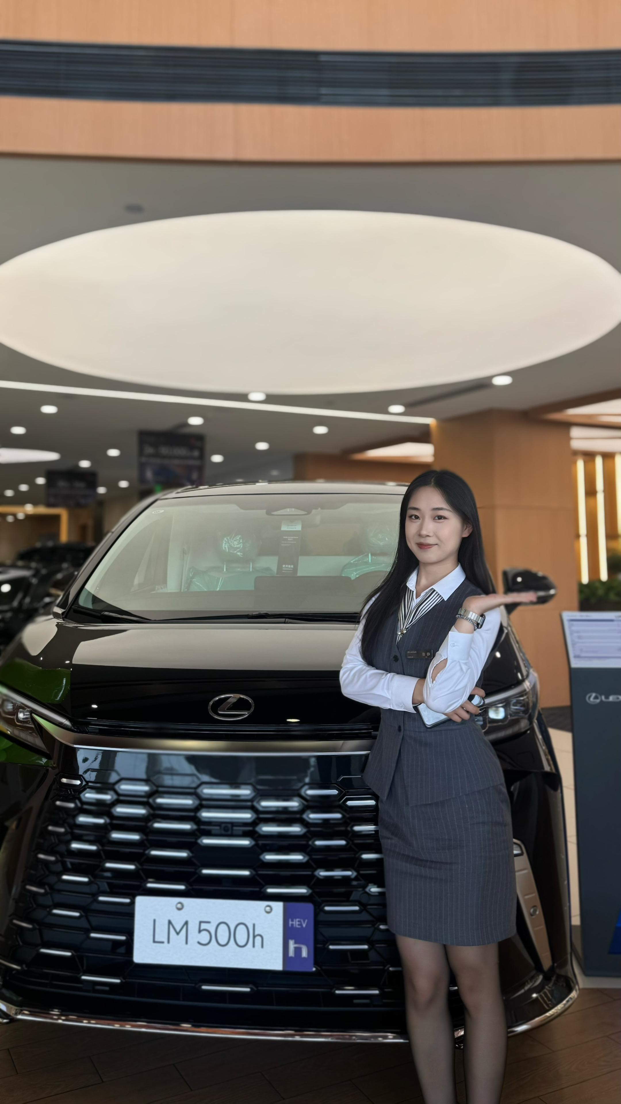 雷克萨斯LM350h E-Four 七座隽雅版展示图1
