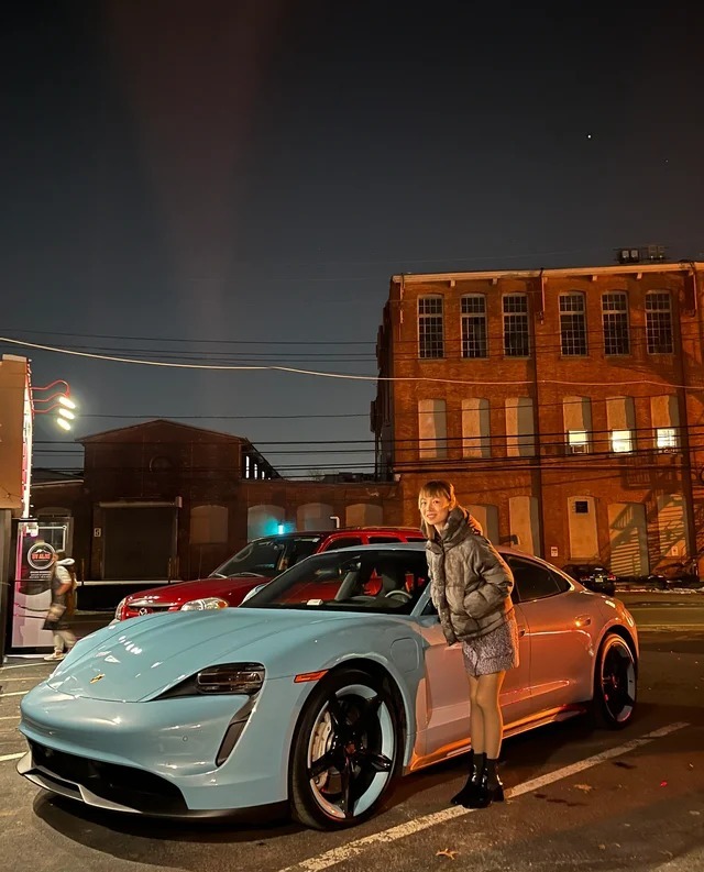 保时捷Taycan GTS Sport Turismo展示图2