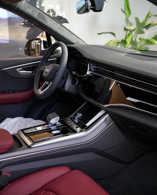 奥迪SQ84.0 TFSI quattro展示图2