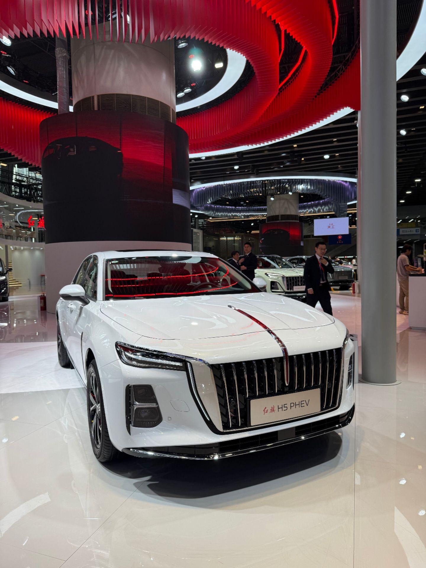 红旗H5 PHEV130 超混版展示图3