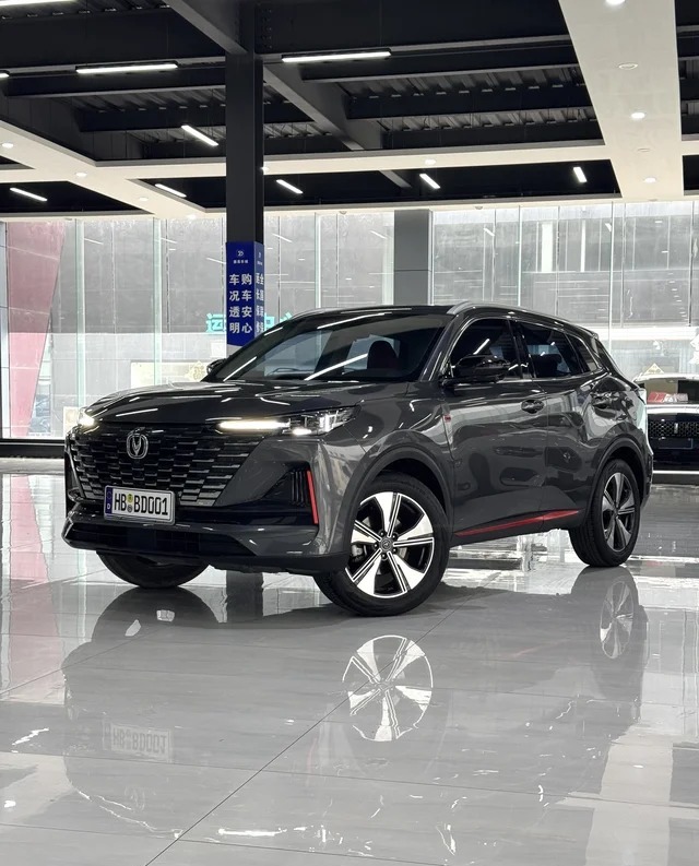 长安CS55 PLUS第四代 新蓝鲸 1.5T 天枢豪华型展示图2