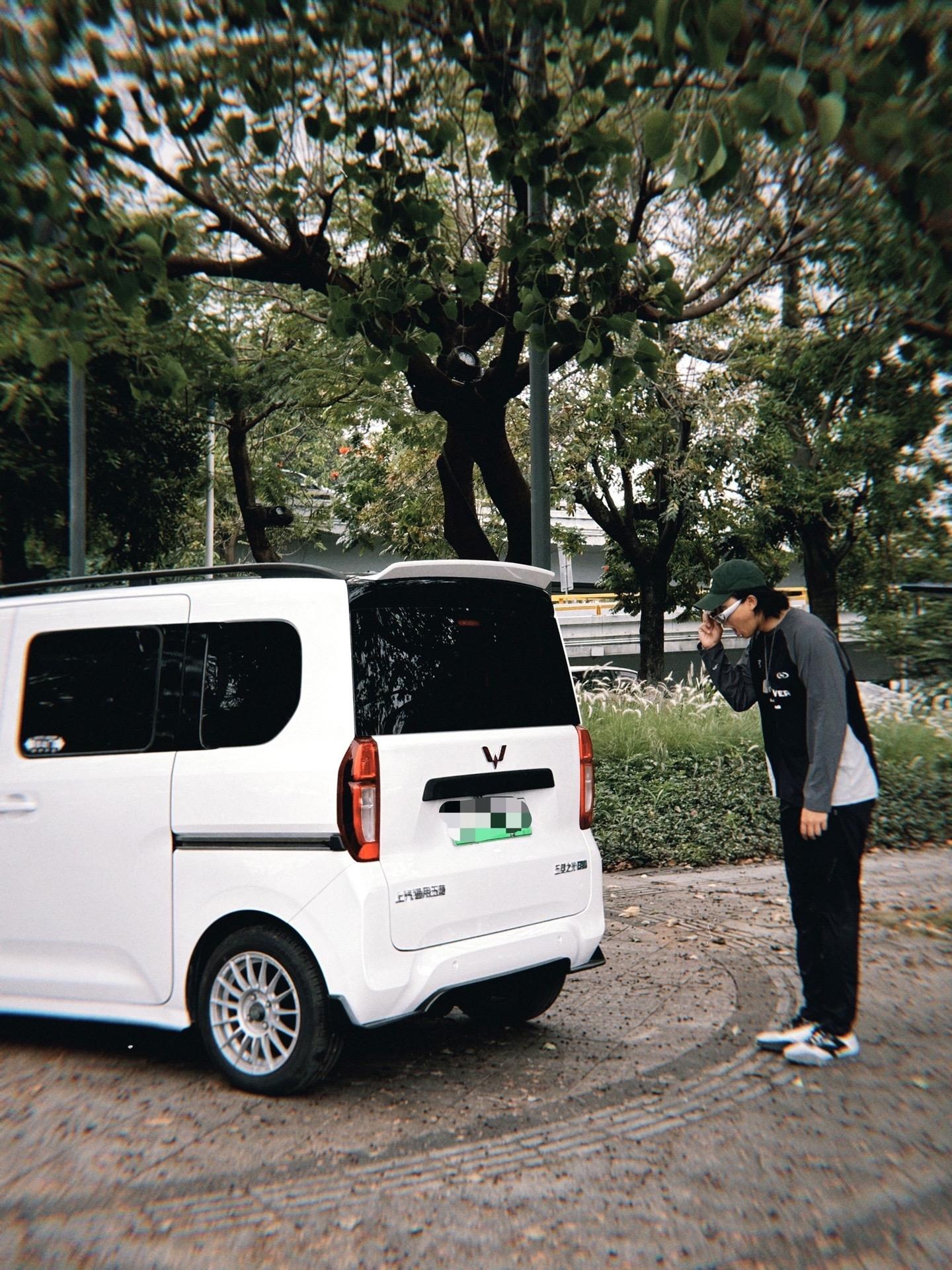 五菱荣光EV310km 客车版标准型展示图1