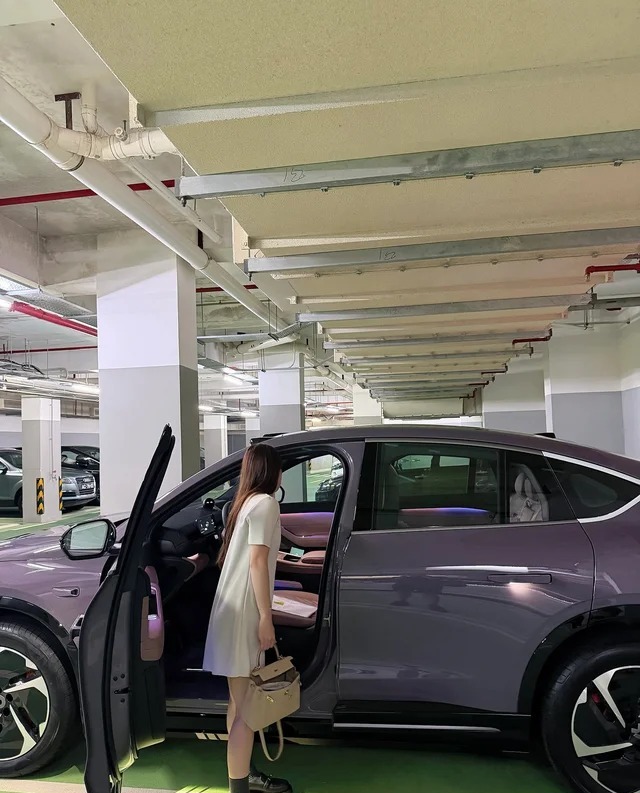 蔚来EC6100kWh展示图2