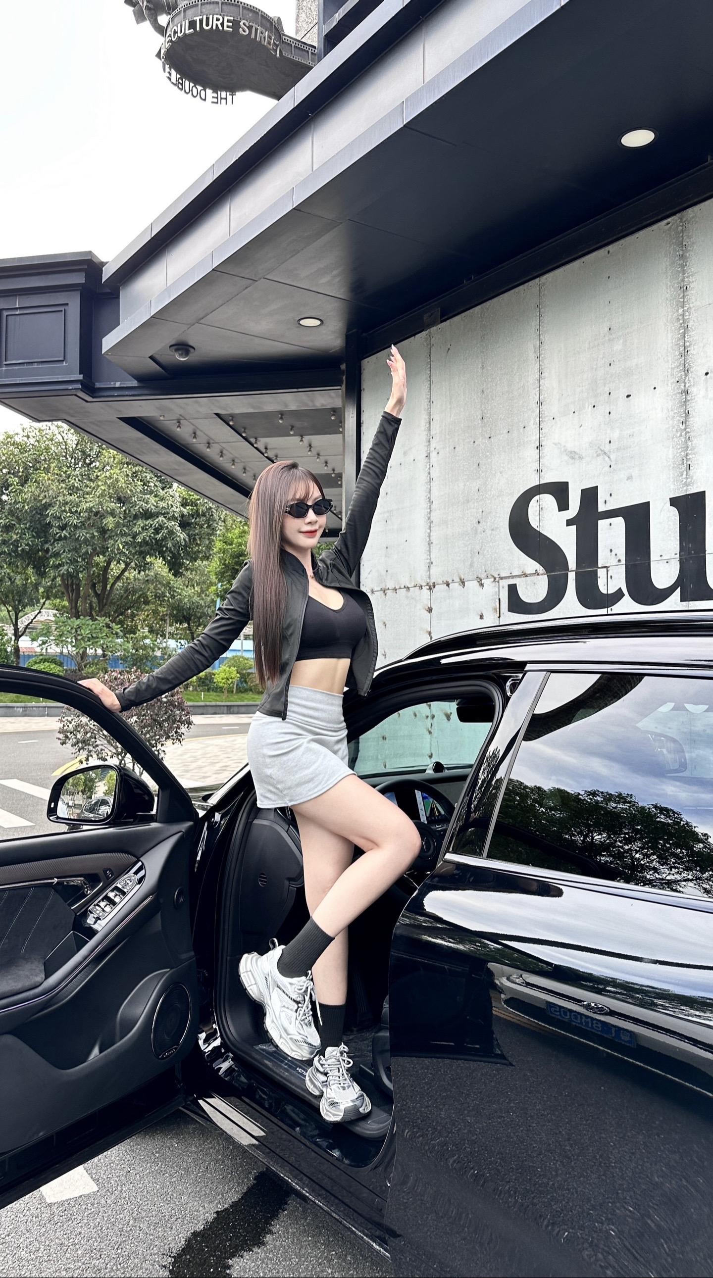 岚图FREE318 四驱探索版展示图3