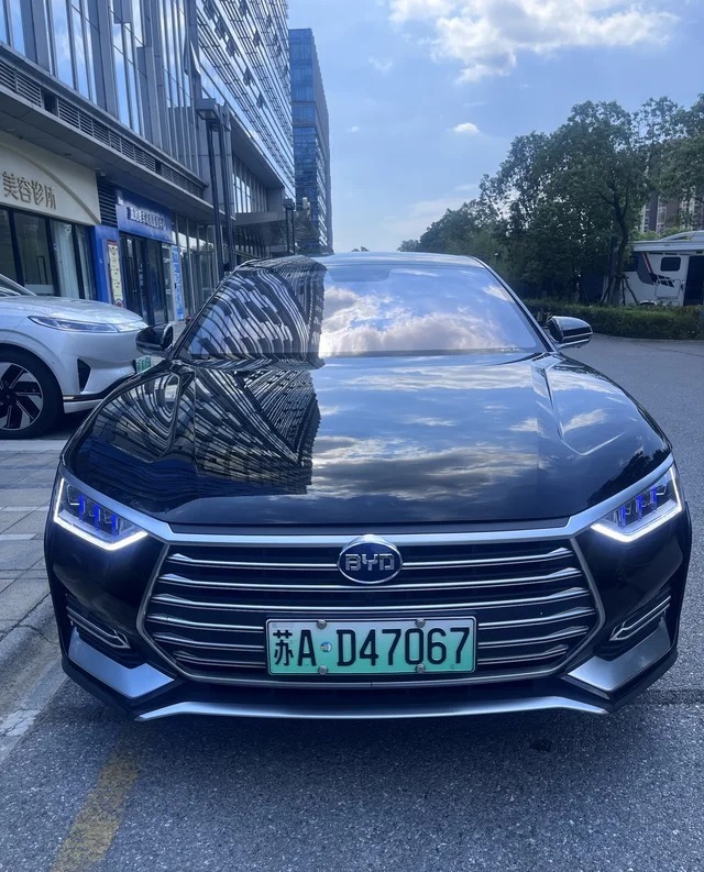 比亚迪e9506km 豪华版展示图2