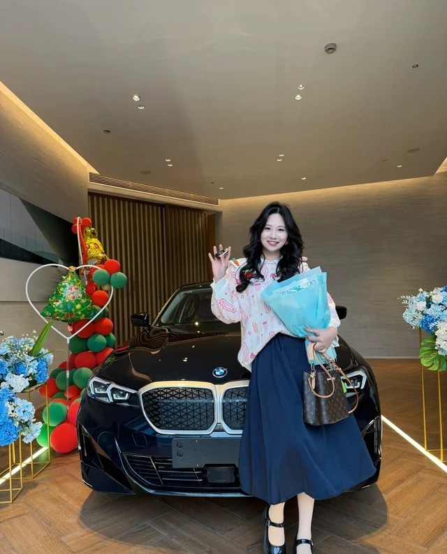 宝马i3改款 eDrive40L 曜夜套装展示图1