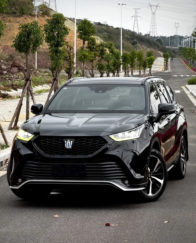 皇冠陆放智能电混双擎 2.5L E-CVT四驱旗舰版展示图2