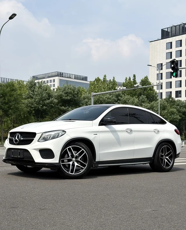 奔驰AMG GLE 53 4MATIC+ 轿跑SUV展示图1