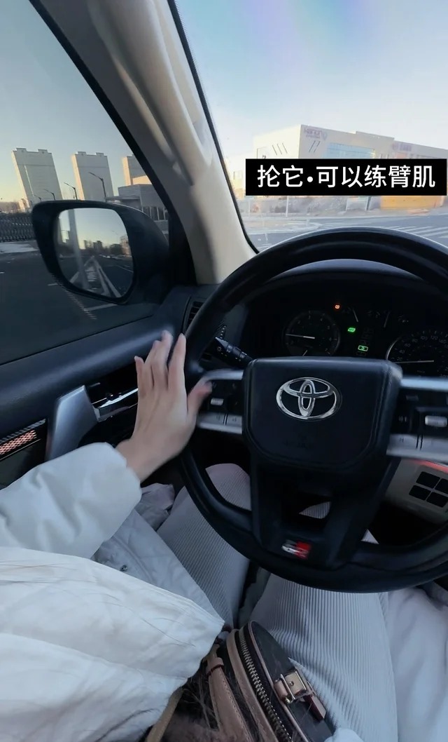 FJ 酷路泽日本版展示图3