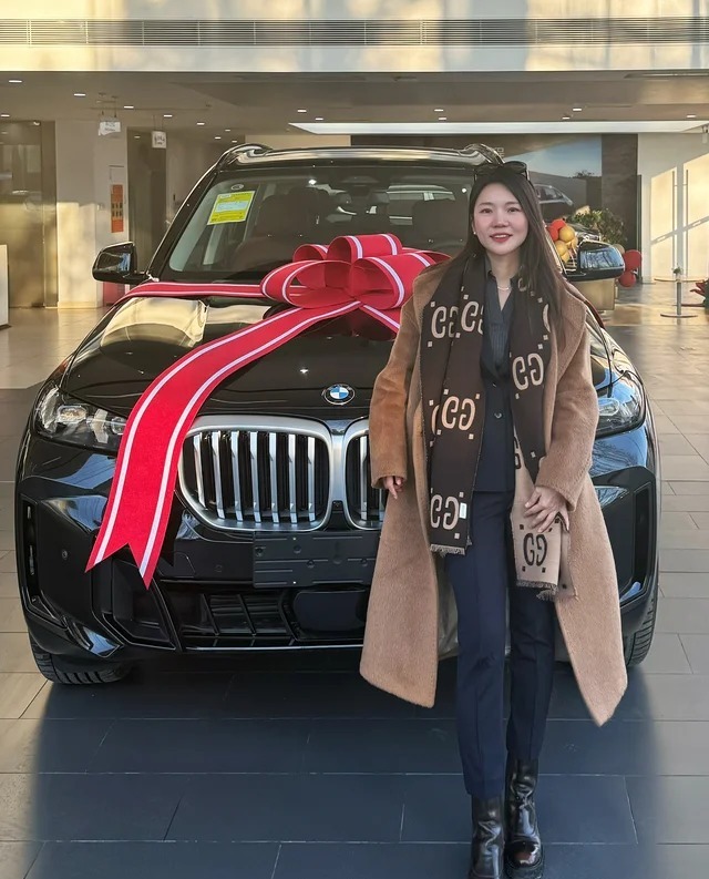 宝马X5xDrive30Li 尊享型M运动曜夜套装展示图1