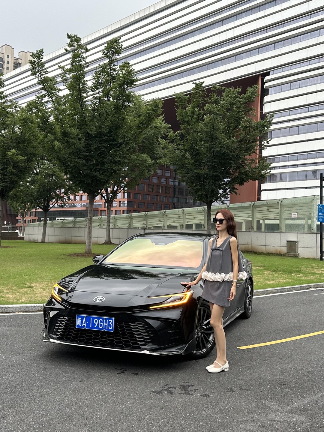 凯美瑞双擎 2.0HE 精英版展示图1