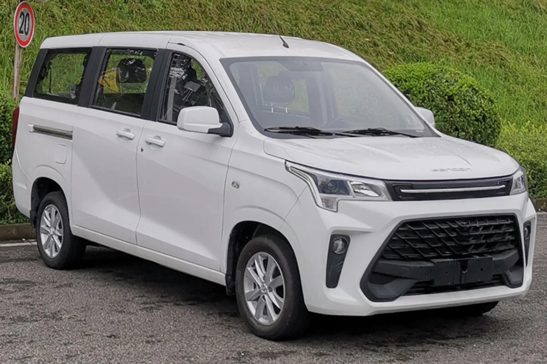 风光3801.5L 精典型客车 7座展示图3