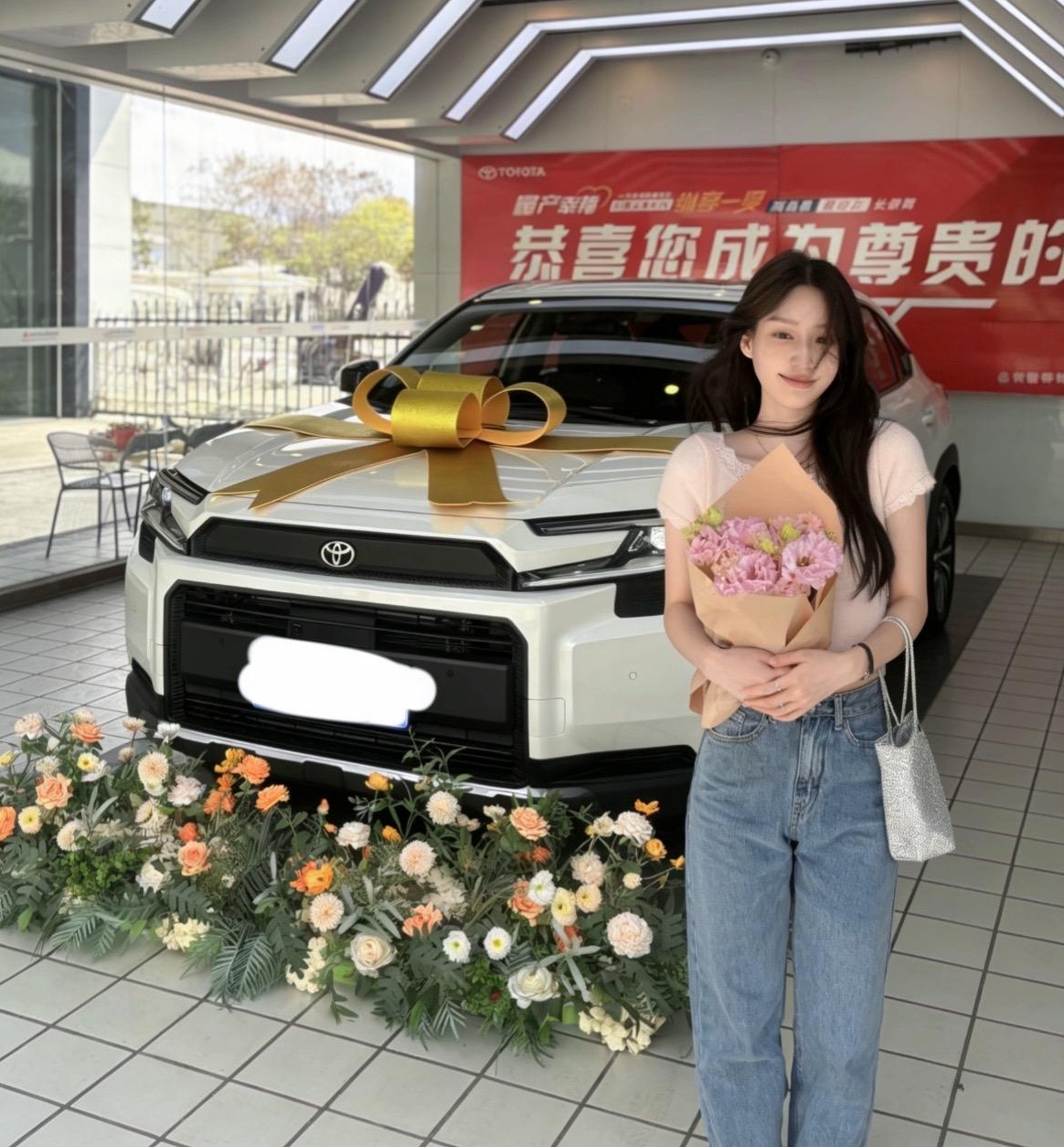 RAV4荣放2.0L 两驱豪华版展示图3