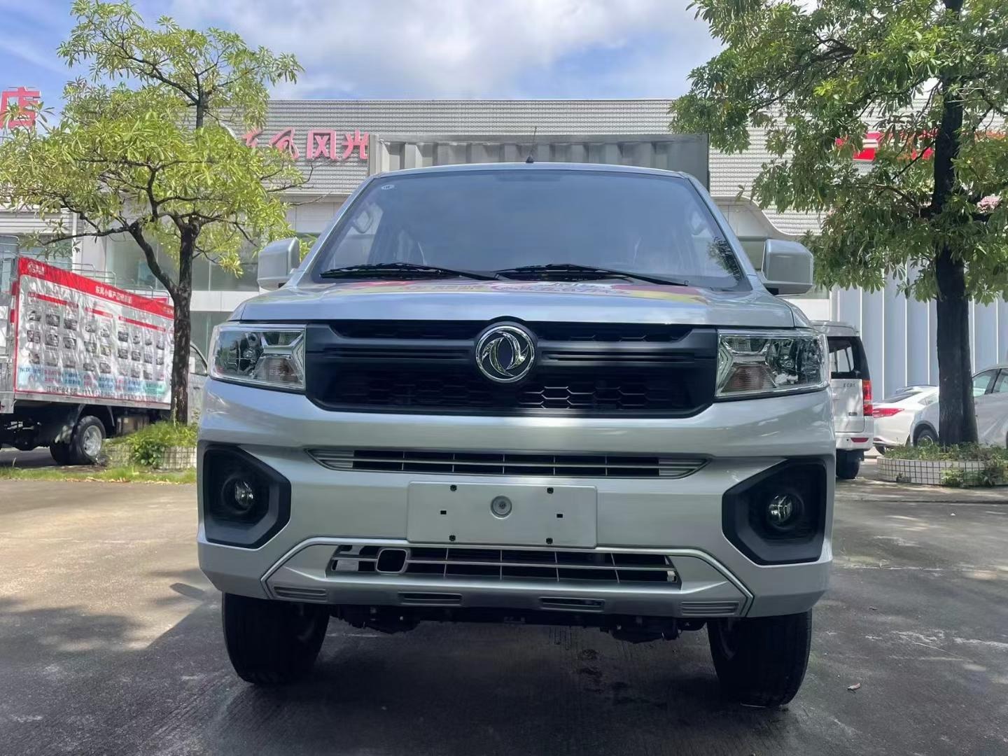 东风小康D72 PLUS1.6L LV0 SFG16C 厢式车展示图1