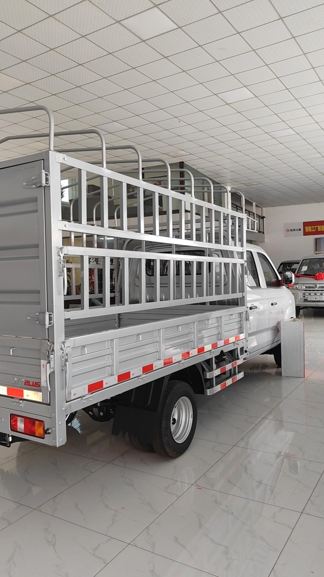 东风小康D72 PLUS1.6L LV0 SFG16C 厢式车展示图3