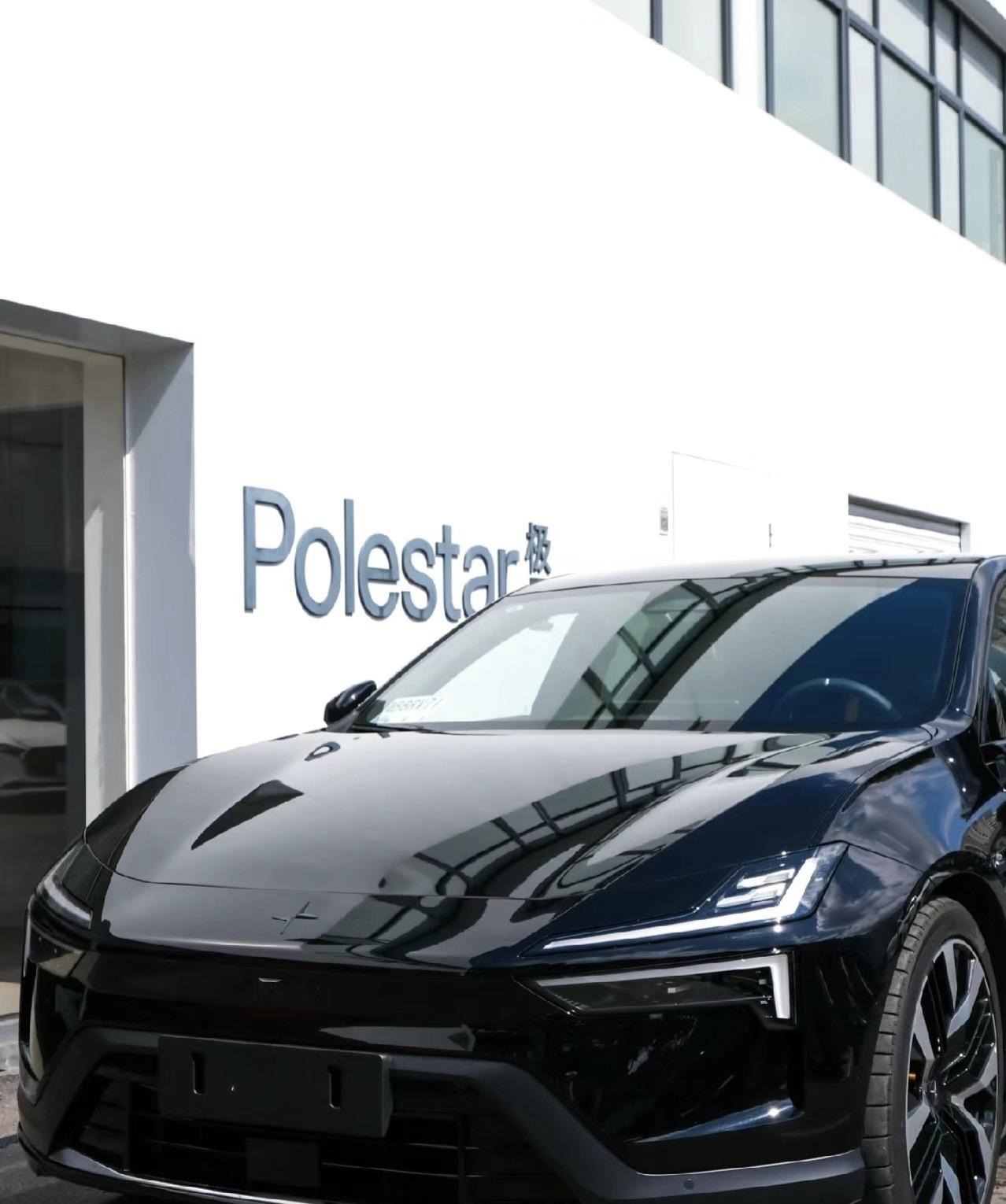 Polestar 4性能版展示图1
